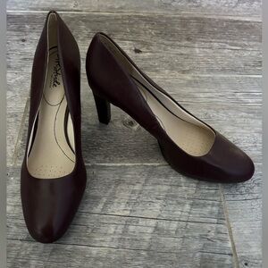 NWOT Life Stride soft system pumps. Size 11.